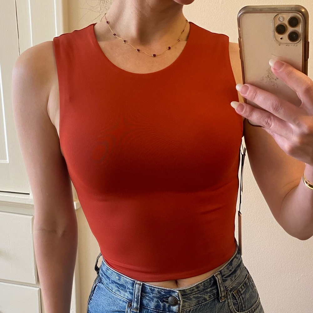 Aritzia Babaton Contour Muscle Tank